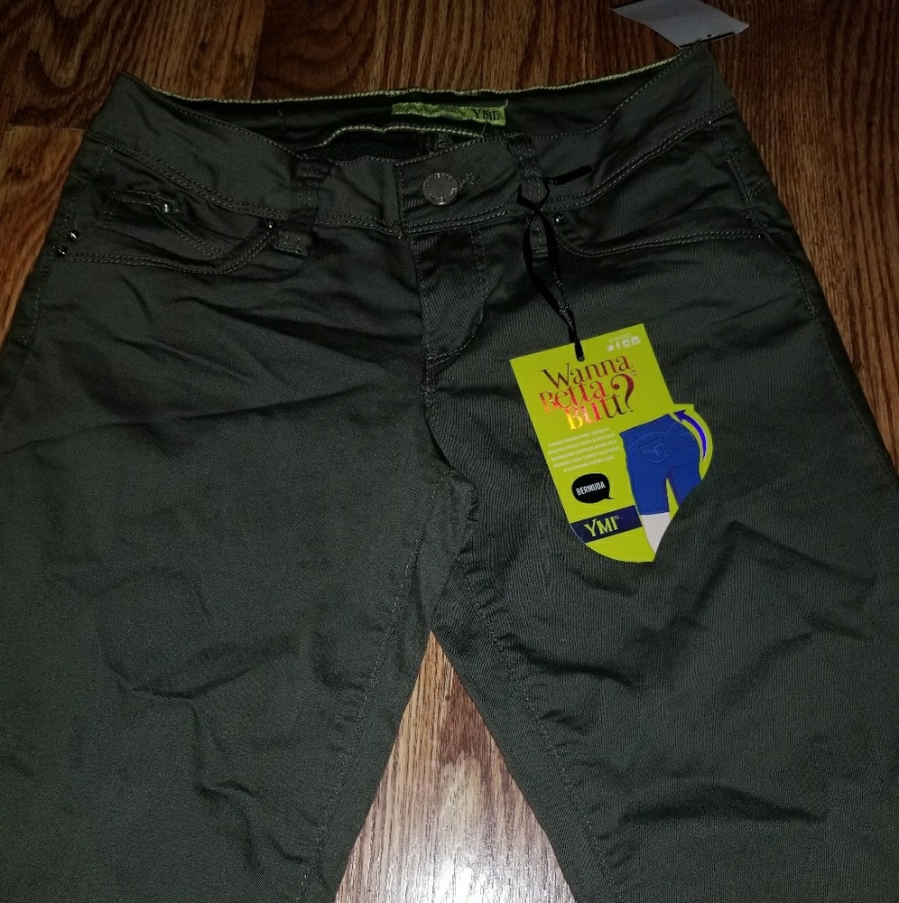 Dark green Bermuda shorts